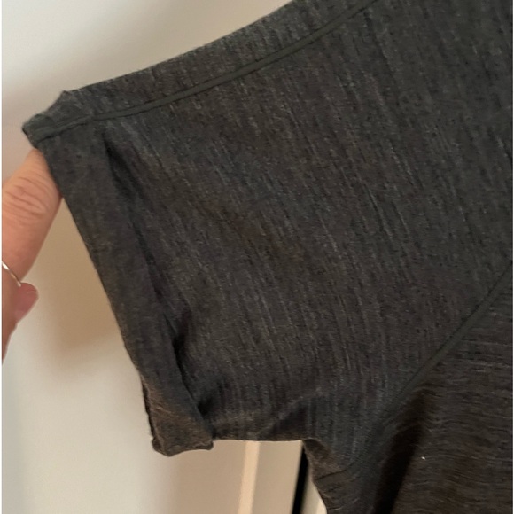 Smartwool Merino 150 short sleeve dress. Gray. 87% merino wool/ 13% nylon - Picture 6 of 7